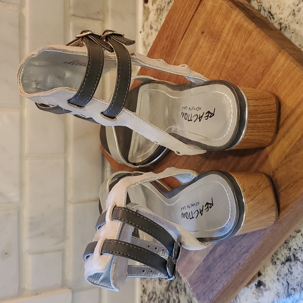 Women's Kenneth Cole Reaction Silver Sandals - Picture 3 of 8
